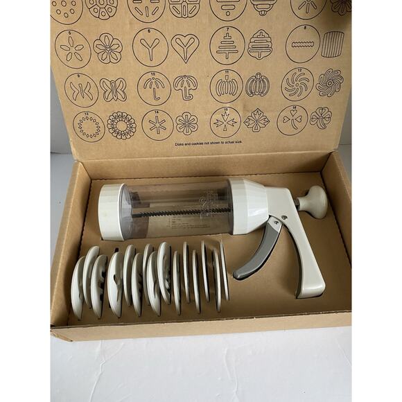 Pampered Chef Cookie press With 15 Disc Holiday Christmas #1525 Baking Missing 1 - Picture 3 of 11